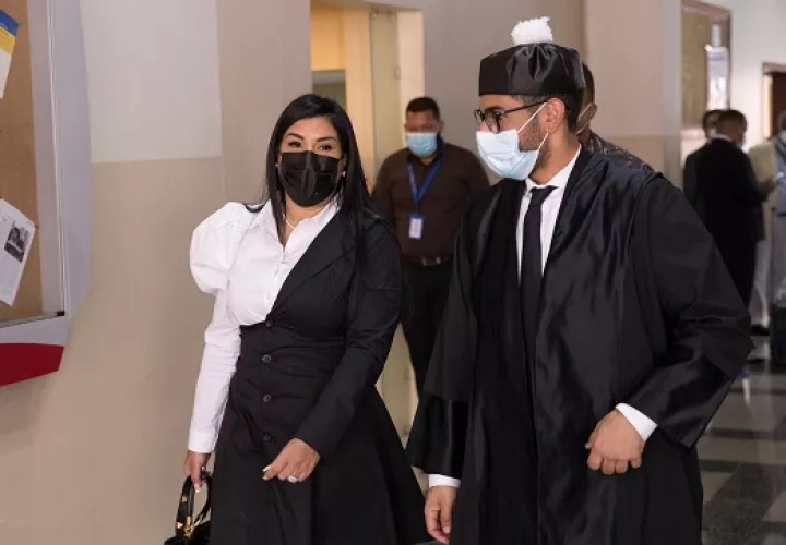 Fary Almánzar Fernández (izq.), expareja del 'Big Papi'. Foto: EFE