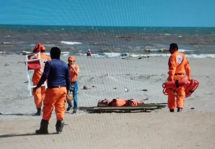 La advertencia también va dirigida a los bañistas en las playas. Foto: Thays Domínguez