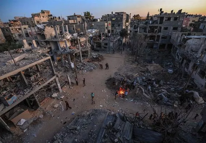 Casas y edificios destruidos por los bombardeos israelies en la localidad palestina de Beit Hanoun, en la Franja de Gaza. EFE