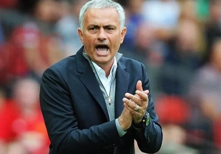 José Mourinho, de 58 años, tomará el mando del Roma tras ser destituido en marzo como técnico del Tottenham Hotspur. Foto: EFE