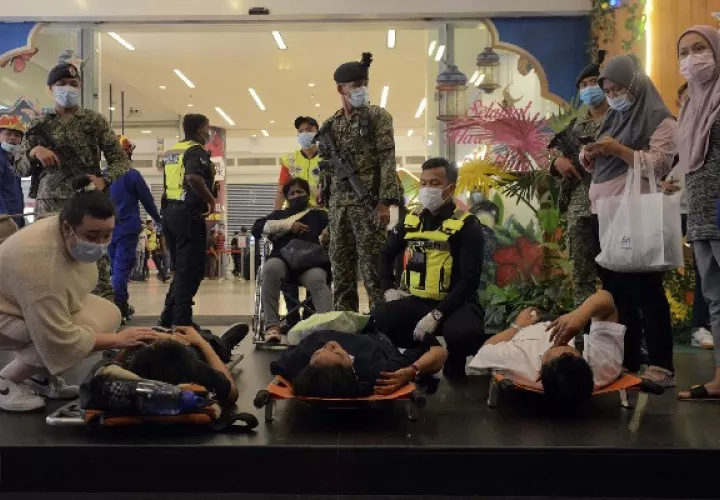 Colisión de dos trenes en un túnel del metro de Kuala Lumpur a última hora del lunes. Foto: EFE