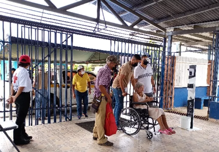 La próxima semana iniciará la aplicación de la segunda dosis de la vacuna contra la covid-19 a la población del distrito de Arraiján. Foto: Eric Montenegro
