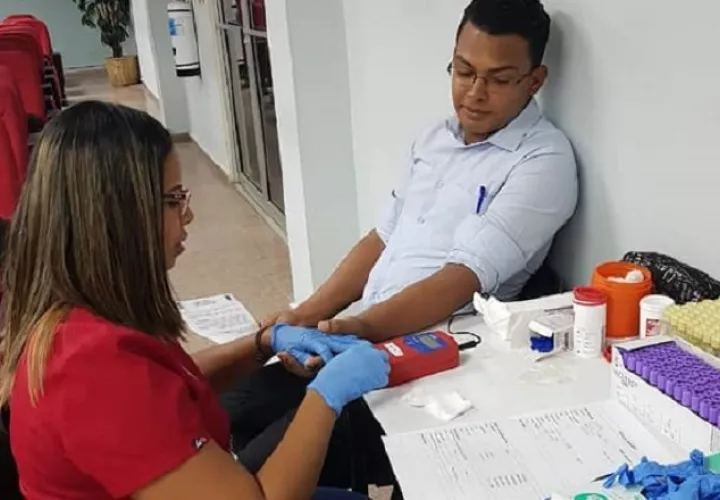 Hoy, la directiva del Colegio Nacional de Laboratoristas Clínicos anunciará los lineamientos generales de la huelga prevista para el lunes. Foto: Internet