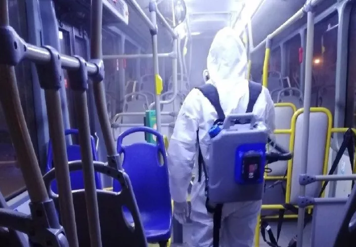 MiBus compró 15 máquinas nebulizadoras para realizar la labor de desinfección de los metrobuses. Foto: Cortesía MiBus