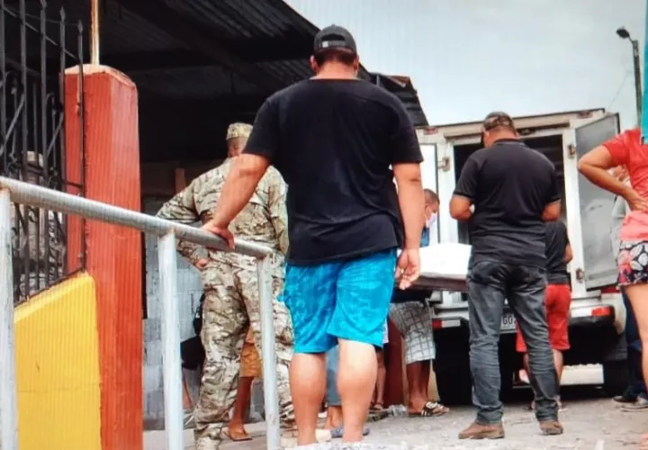 El cadáver fue trasladado a la morgue judicial para determinar las causas de su muerte. Foto: José Vásquez