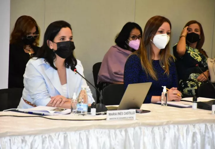 La ministra María Inés Castillo expuso este martes ante el diálogo nacional por la CSS. Foto: Cortesía Mides