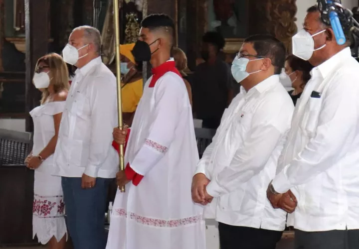 Autoridades de Coclé y de la Iglesia Católica asistieron a la ceremonia. Foto: Cortesía/Gobernación de Coclé