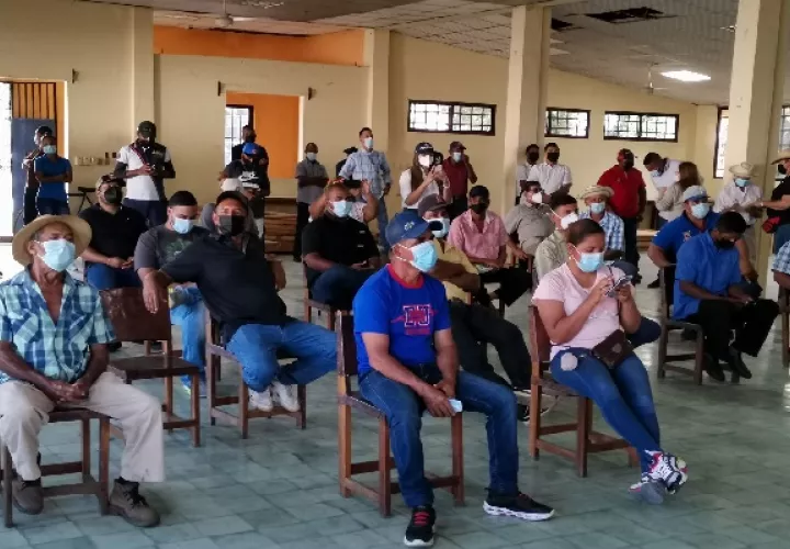 Durante la reunión se acordó comprar la cebolla a $38.00 el quintal. Foto: Cortesía Mida