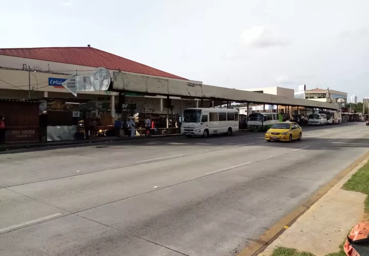 Las primeras paradas serán instaladas en el tramo de la Transístmica que fue ampliado a seis carriles, de Plaza Ágora a San Isidro. Foto: Víctor Arosemena