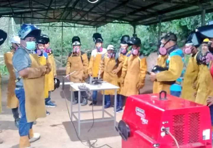 Capacitaciones como esta que desarrolla el Inadeh en Almirante, podrían verse afectadas con los ajustes contemplados. Foto: Cortesía Inadeh