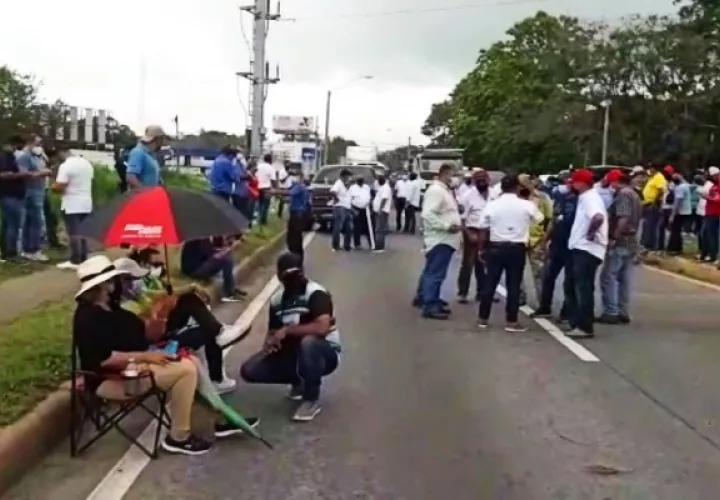 Los transportistas mantuvieron una protesta por unas 10 horas. Foto: Mayra Madrid