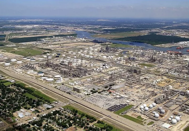 La refinería se sumará a las seis que ya existen en México. EFE