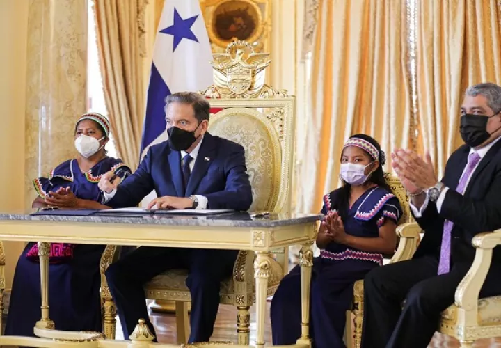 El presidente Lauretino Cortizo sancionó este jueves la ley sobre salud bucodental. Foto: Cortesía @NitoCortizo