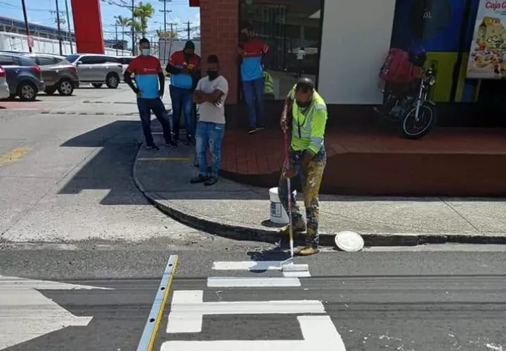 Las escuelas deben estar debidamente señalizados, según lo exige el reglamento de tránsito. Foto: Diómedes Sánchez