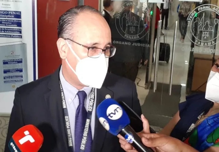  El fiscal Aurelio Vásquez recalcó que la funcionaria laboraba  directamente en el departamento de protección al menor. Foto: Víctor Arosemena