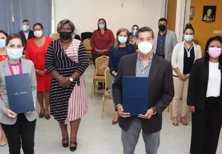 Firma del acuerdo de cooperación y asistencia con el Instituto Panameño de Habilitación Especial (Iphe). Foto / cortesía.
