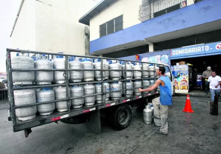 Los precios del tanque de 25 libras del gas deben estar a la vista del público.