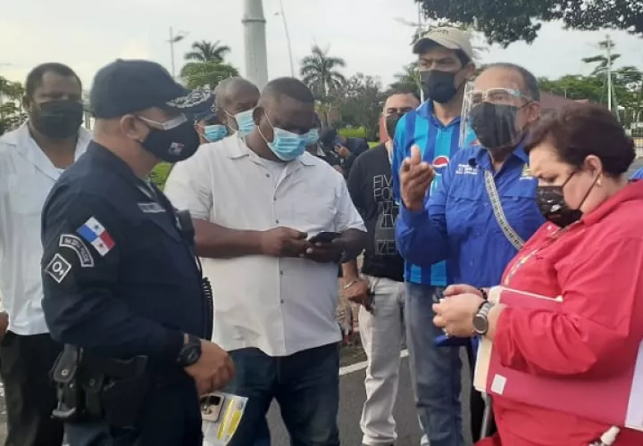 Los taxistas realizarán acciones a lo largo del mes. Foto: Víctor Arosemena