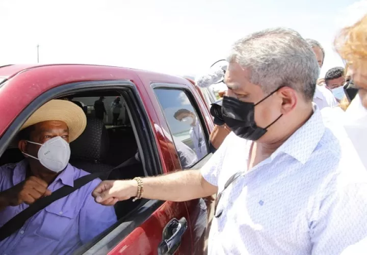 El ministro Luis Francisco Sucre recordó que la pandemia todavía no se ha ido. Foto: Cortesía Minsa