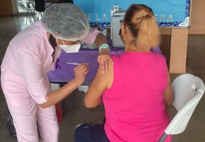 Los vacunados no deben bajar la guardia ante el coronavirus. Foto: Cortesía Minsa