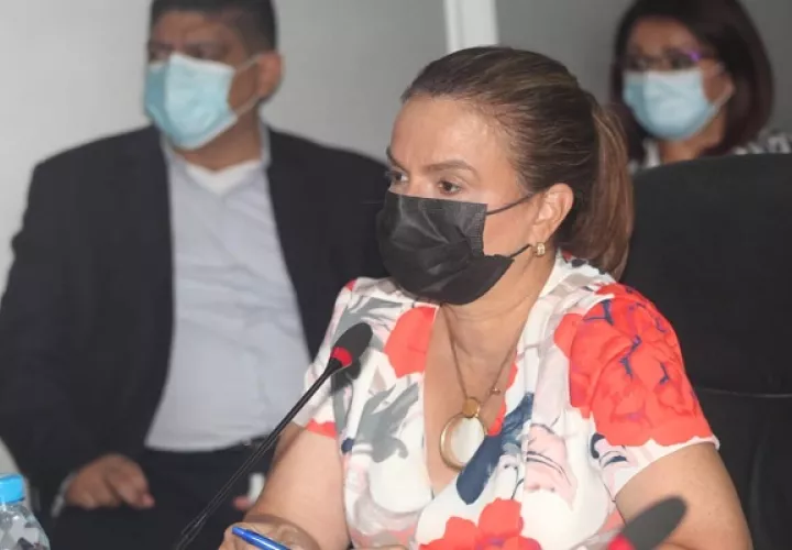 La ministra de Educación, Maruja Gorday de Villalobos, dijo que hasta abril la ejecución del presupuesto alcanza un 73.9%. Foto: Cortesía Asamblea Nacional