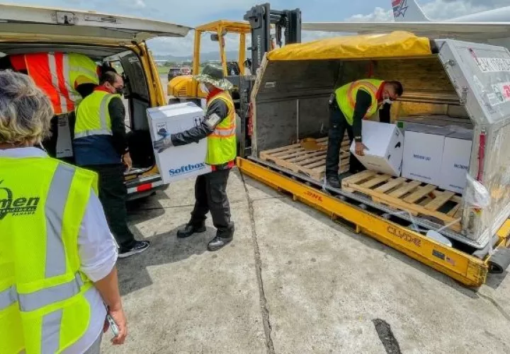 Lote con 109,980 nuevas dosis de vacunas Pfizer.