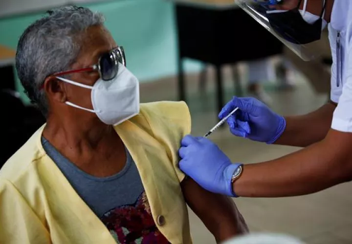 Pfizer ha entregado a Panamá un total de 837,580 dosis de vacuna. EFE