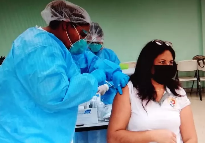 Se espera que unas 26 mil personas reciban su primera dosis de la vacuna contra la covid-19. Foto: Thays Domínuez