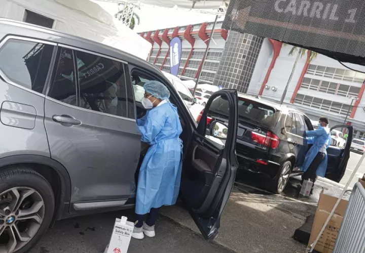 En el Centro Express, Vacunatón 20-30, se colocan diariamente un aproximado de 1,300 vacunas contra la covid-19. Foto: Cortesía Despacho de la Primera Dama