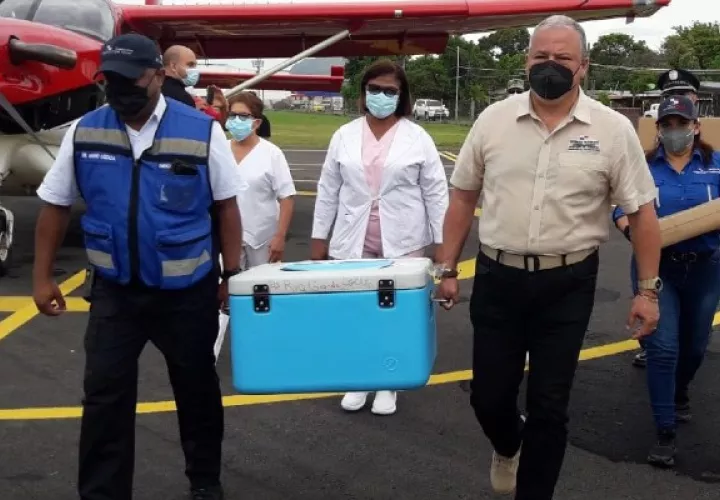 Llegó a Coclé un total de 5,000 dosis de vacunas AstraZeneca, las cuales se utilizarán en el Centro de Vacunación Express que inicia el próximo 26 de mayo. Foto: Cortesía Minsa