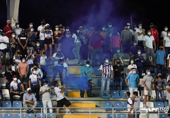 Afición de Veraguas. Foto:@LPF