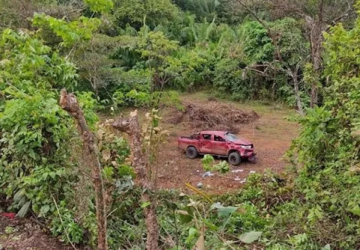 Vista general de la escena del vuelco en Loma Horcón, ubicada en la comunidad de El Suay, Veraguas.