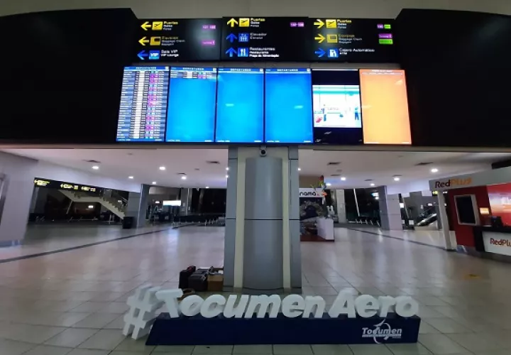 En el aeropuerto de Tocumen se mantienen los controles epidemiológicos para detectar posibles casos de covid-19. Foto: Cortesía @tocumenaero 