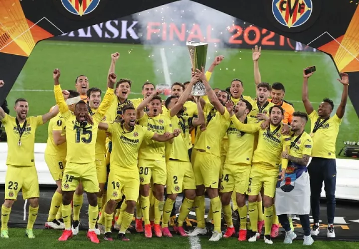 Villarreal ganó su primer título continental en sus 98 años de historia. Foto: EFE