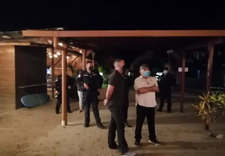 Las autoridades de salud investigan la fiesta que se realizó en playa Venao. Foto: Thays Domínguez