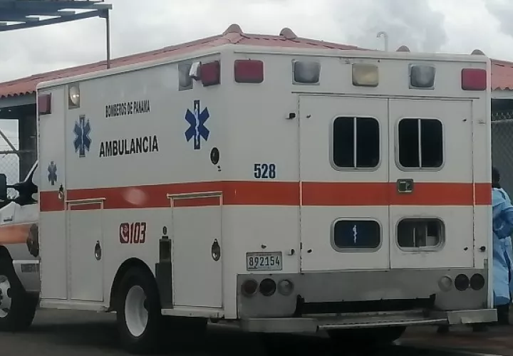 Una ambulancia llegó para brindarle los primeros auxilios. (Foto: Mayra Madrid)