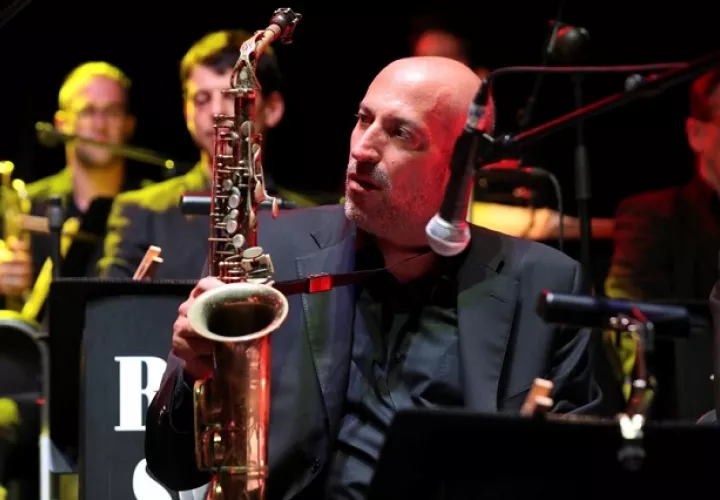 El saxofonista estadounidense Bob Sands. Foto: EFE / Kiko Huesca / Archivo