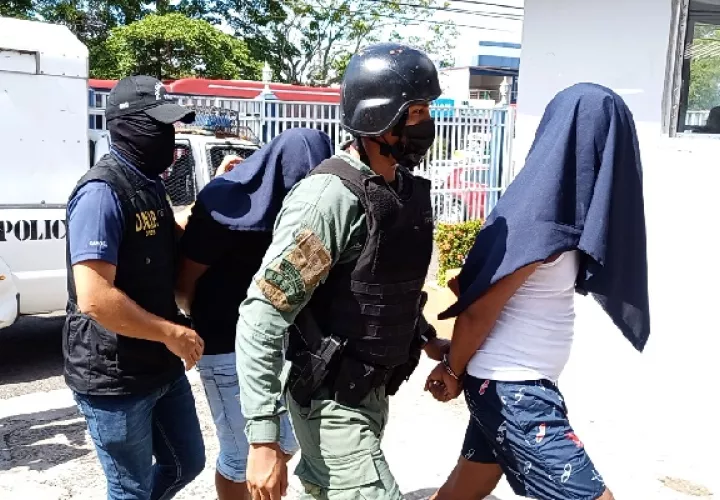 Durante las diligencias, las autoridades policiales ubicaron armas de fuego y municiones. Foto: Eric Montenegro