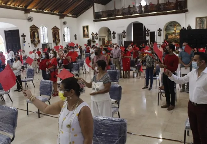 La fiesta patronal se concentró en la realización de las novenas, y la misa patronal, cumpliendo con los protocolos  de bioseguridad. Foto: Thays Domínguez