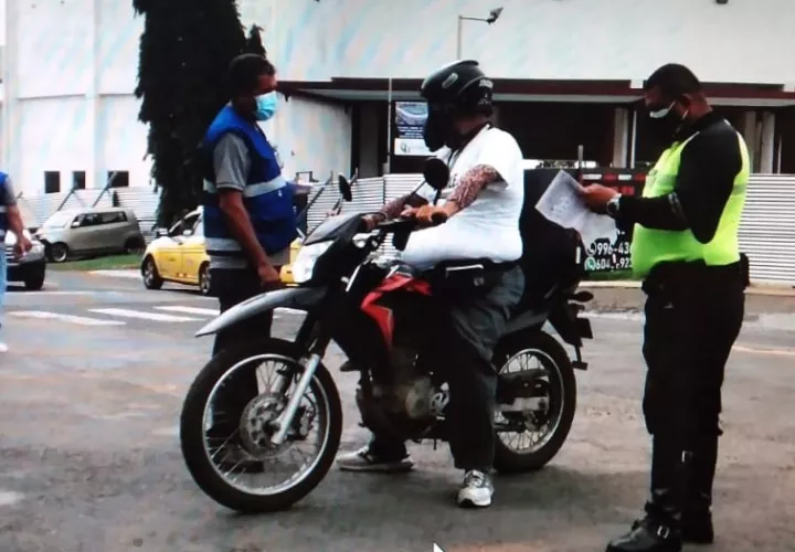 Los repartidores deben tener todos sus documentos y estado del vehículo al día. Foto: Thays Domínguez