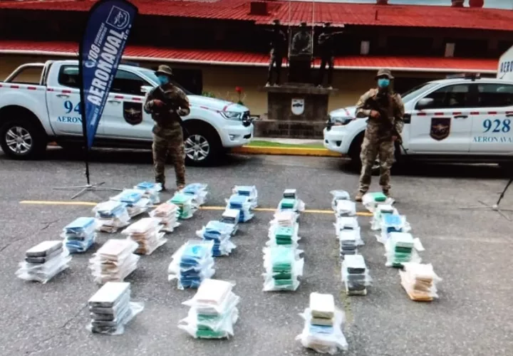 La droga incautada fue trasladada a la base naval Almirante Cristóbal Colón. Foto: Diómedes Sánchez S. 