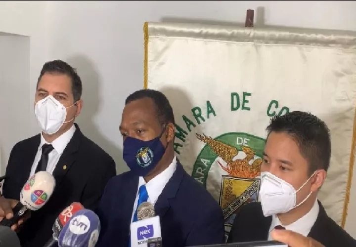 El presidente de la Cámara de Comercio, Gilberto Mena, aseguró que ante el nuevo panorama, ellos como gremio van a presentar una serie de alternativas a las autoridades de salud. Foto: Diomedes Sánchez