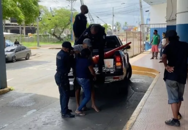 Una persona fue herida en la balacera, la cual fue trasladada en una patrulla de la Policía Nacional al cuarto de urgencias del Complejo Hospitalario Dr. Manuel Amador Guerrero. Foto: Diomedes Sánchez