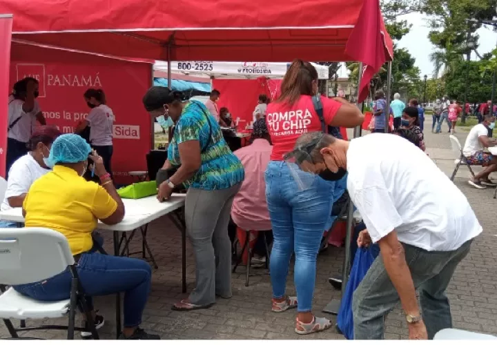 El personal de la Clínica AntiRetroviral de la región de Salud y de Promoción de la Salud orientaron a la ciudadanía sobre esta enfermedad. Foto: Diomedes Sánchez