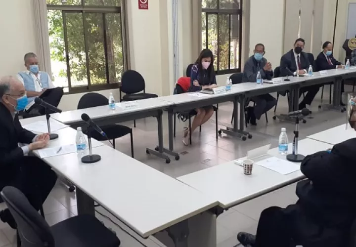 La Comisión Evaluadora realizará mañana el sorteo para las entrevistas. Foto: Víctor Arosemena