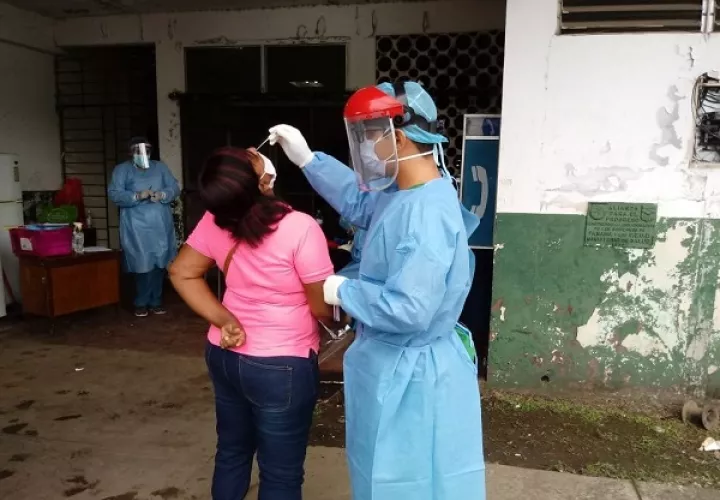 En las últimas 24 horas se aplicaron 12,561 pruebas nuevas para detectar la covid-19 en Panamá, que dejaron una positividad de 7.2%. Foto: Cortesía Minsa