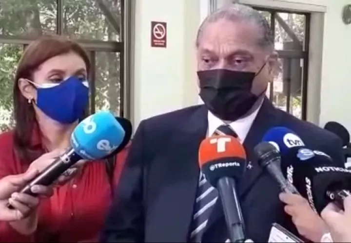 Comisión entregó un cuestionario de 12 preguntas. Foto: Víctor Arosemena