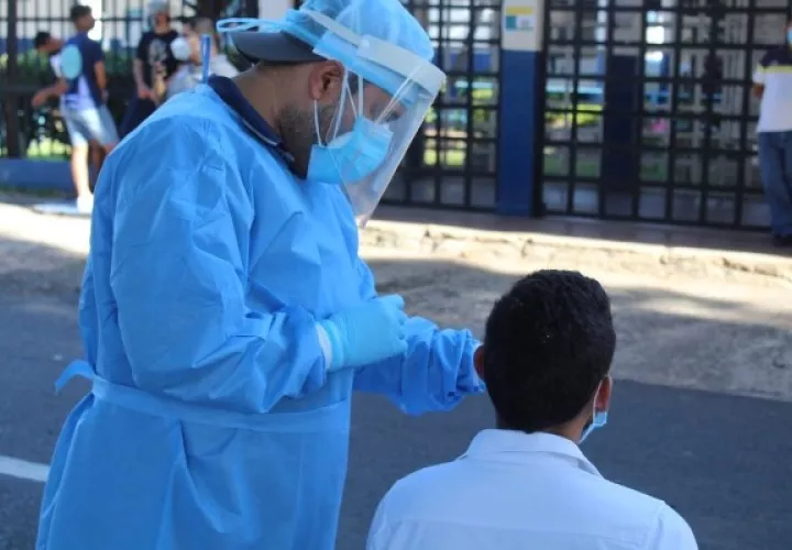 Pacientes en Unidades de Cuidados Intensivos (UCI) se incrementan a 68. Foto: Cortesía Minsa