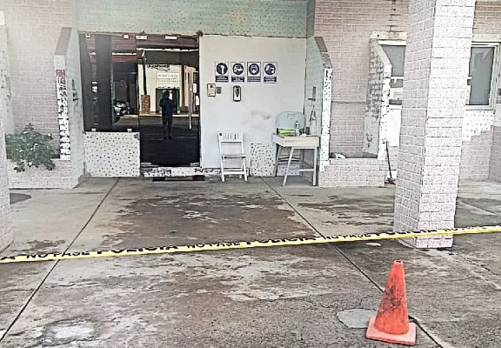 Puesto de trabajo del guardia de seguridad que fue impactado. Foto: José Vásquez