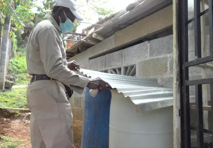 Minsa insta a la población a estar vigilantes y eliminar los criaderos del mosquito transmisor. Foto: Cortesía Minsa